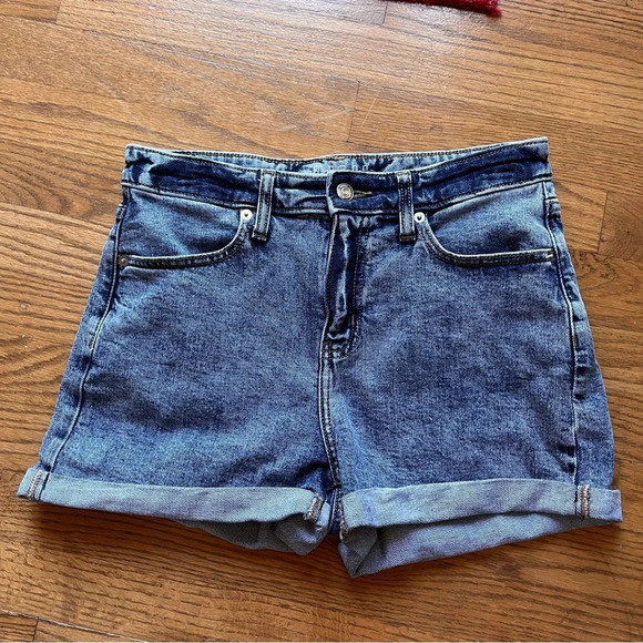 ✨Wild Fable Women's Blue Denim Cuffed Jean Shorts - Size 6/28 - EUC - Stretch - Picture 1 of 8